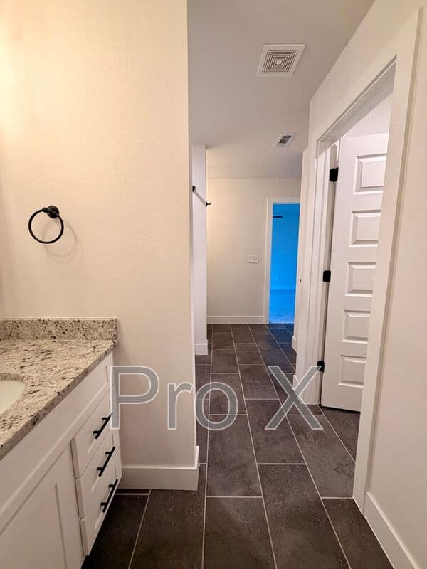 Centerton House: 1141 Red Maple St