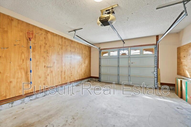 Jacksonville House: 3811 Millpoint Drive