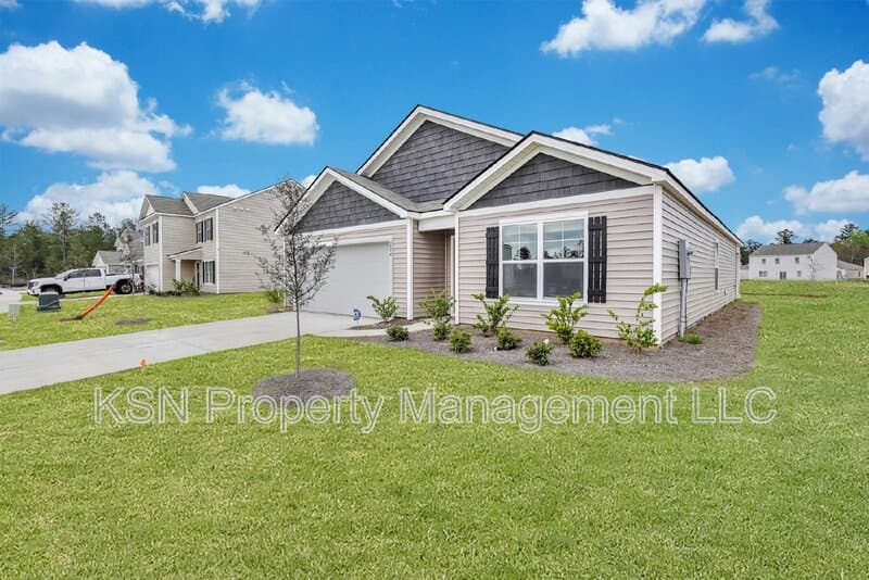 Bloomingdale House: 224 Skylark Rd