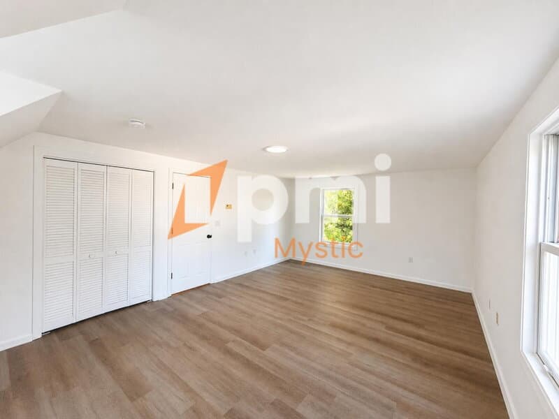 Mystic House: 106 Deerfield Ridge Dr