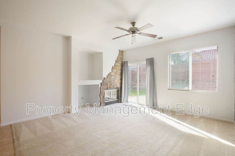Hemet House: 127 Fuerte Ct