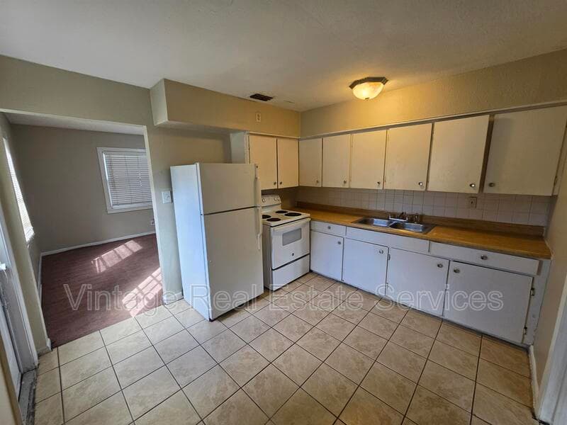 Tampa House: 1512 W Comanche Ave