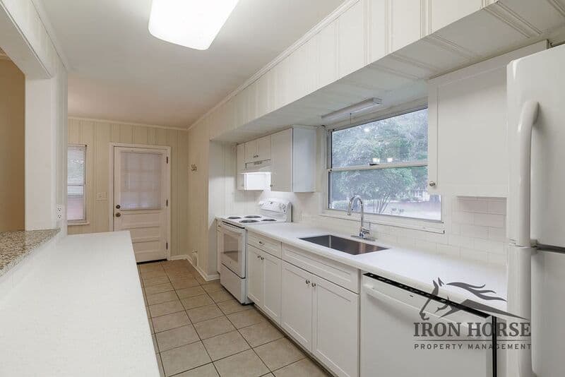 Athens House: 160 Harold Drive