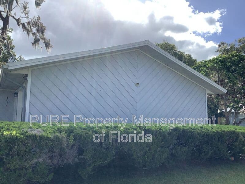 Ocala House: 1814 NE 17 Street