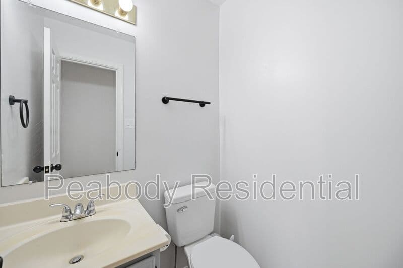 Great Falls House: 10609 Oxford Ct