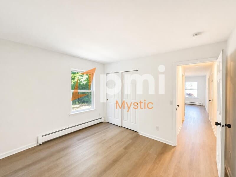 Mystic House: 106 Deerfield Ridge Dr