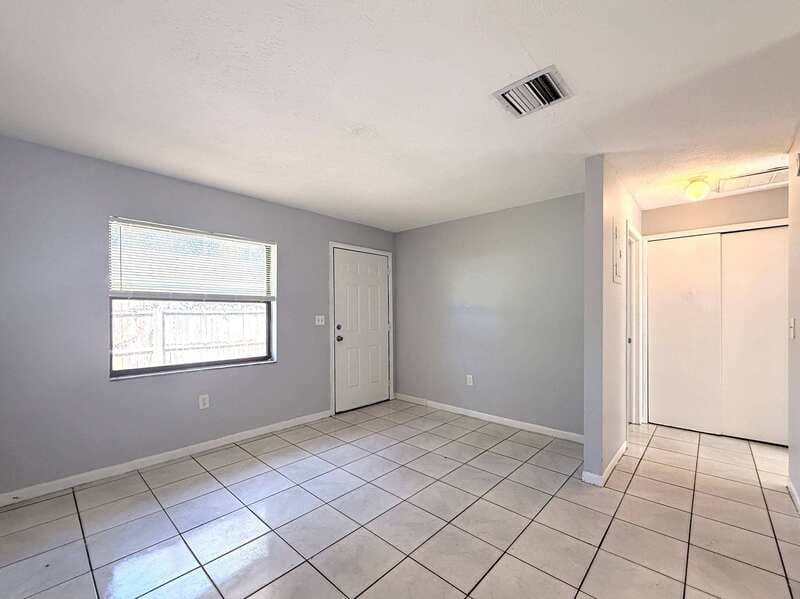 Tampa Condo: 1413 East 99th Avenue