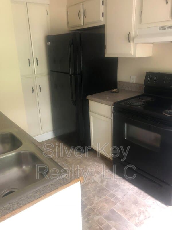 Athens Condo: 505 Guille Street