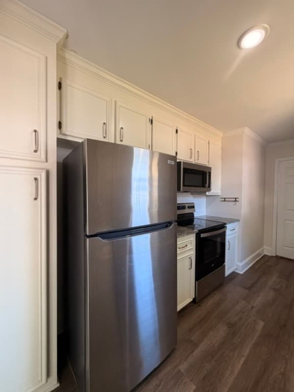 Columbia House: 224 Cambridge Lane Road