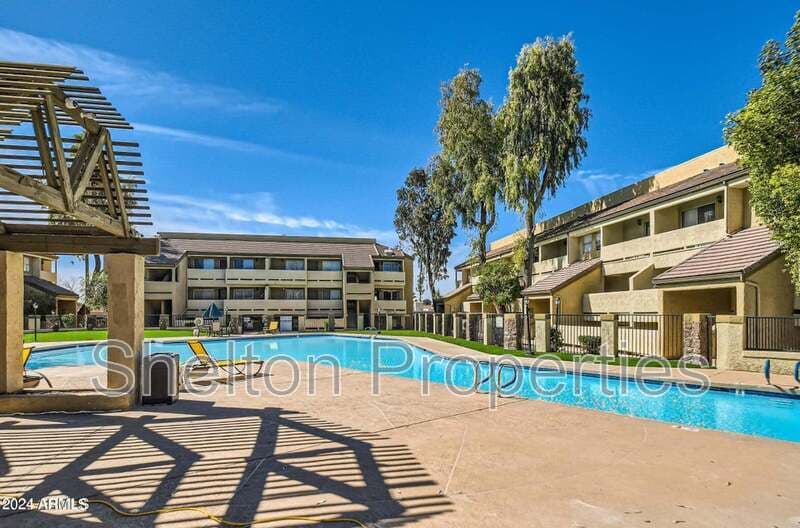 Mesa Condo: 1331 W Baseline Rd, 242
