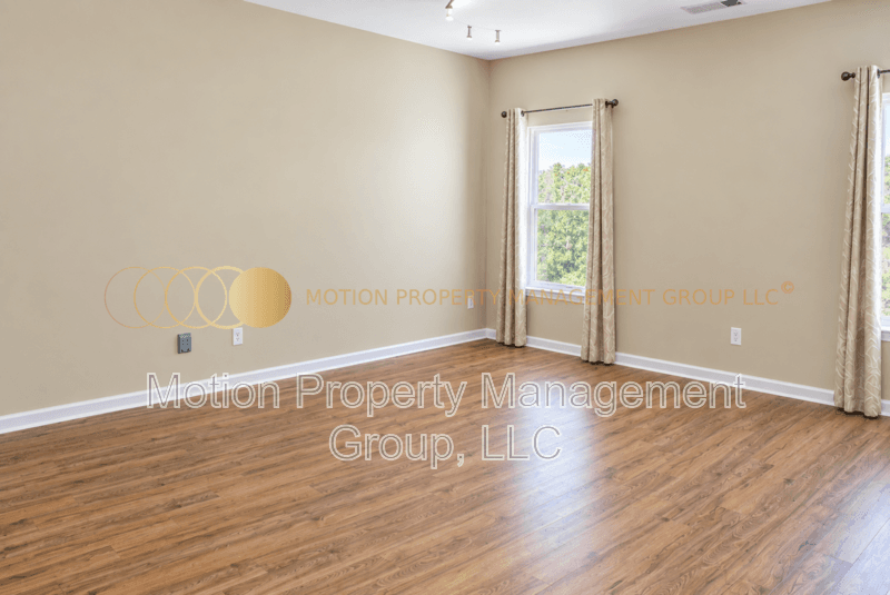 Kennesaw House: 1635 Donovans Rdg NW