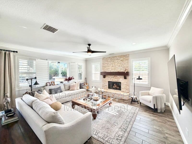 Murrieta House: 23557 Wickham Ln