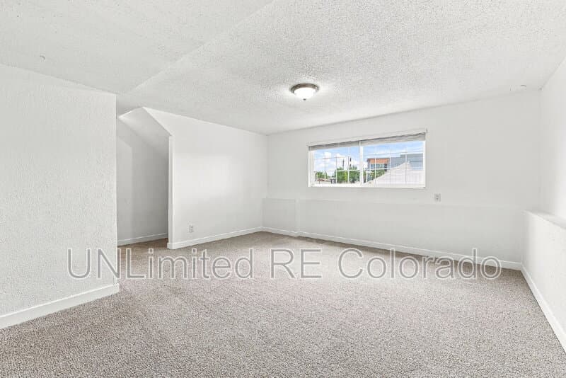 Thornton House: 3668 E 91st Ave