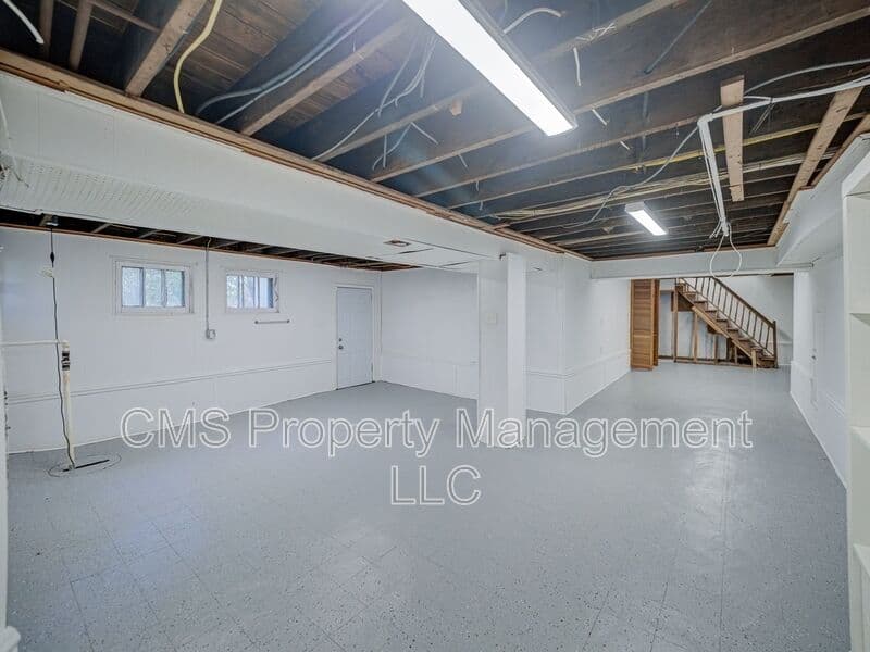 West Orange House: 14 Winding Way
