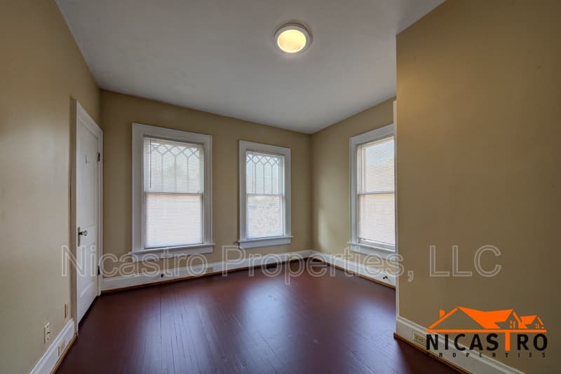 Columbus House: 184 E Frambes Avenue