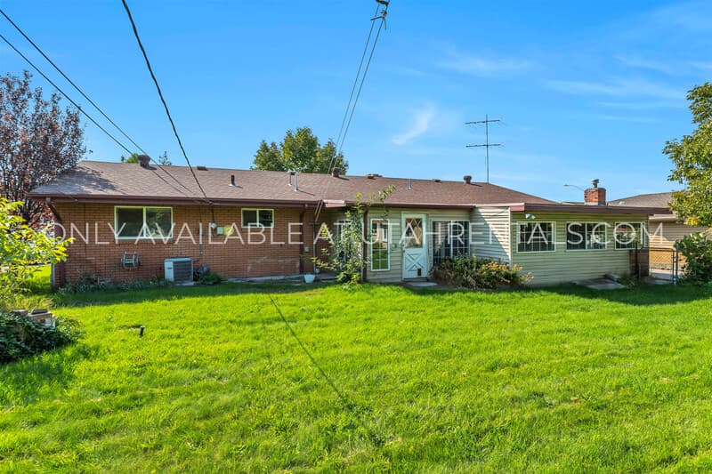 Provo House: 299 E 3200 N