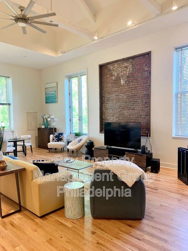 Wyndmoor Condo: 1400 E Willow Grove Ave