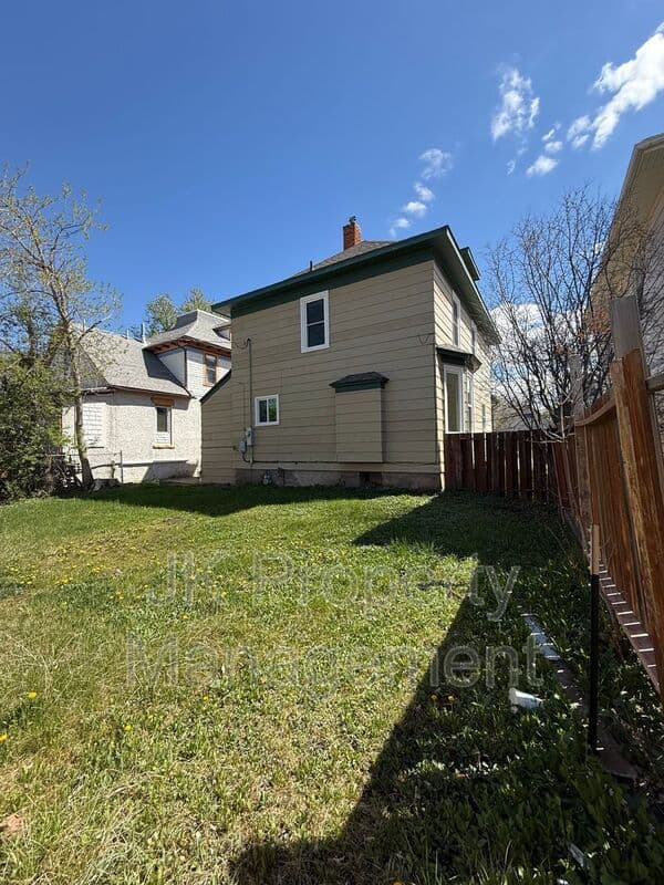 Great Falls House: 913 5th Ave N