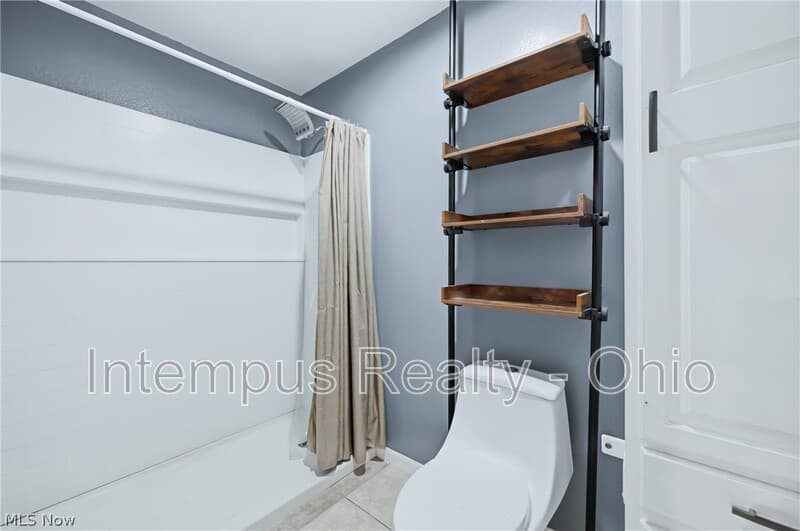 Warren House: 6605 Brookhollow Dr SW