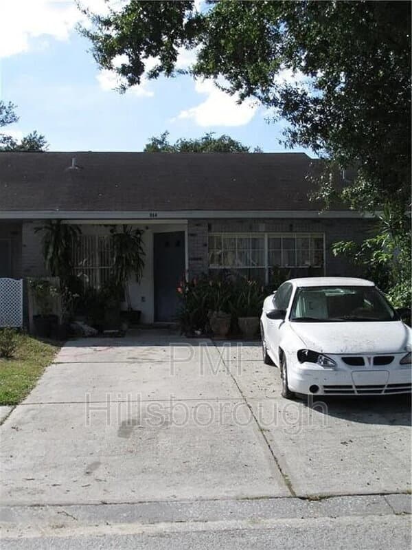 Brandon House: 914 Burlwood Street
