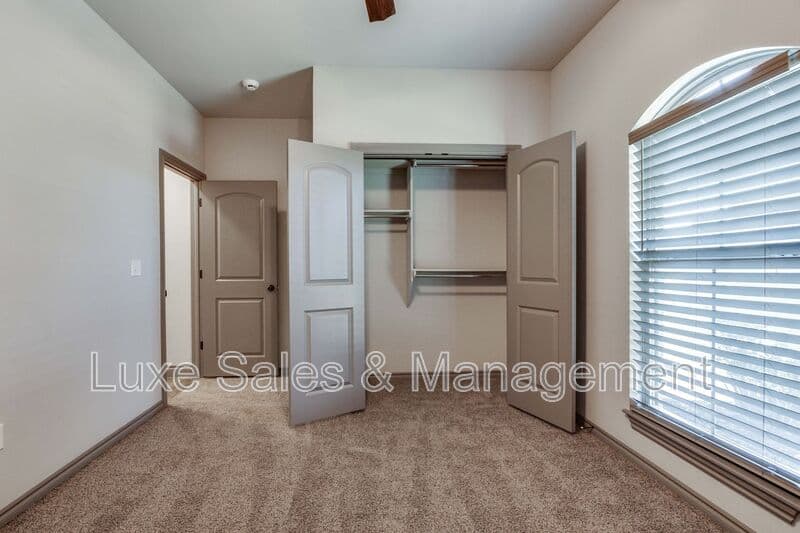 Edmond House: 6133 Oxnard St