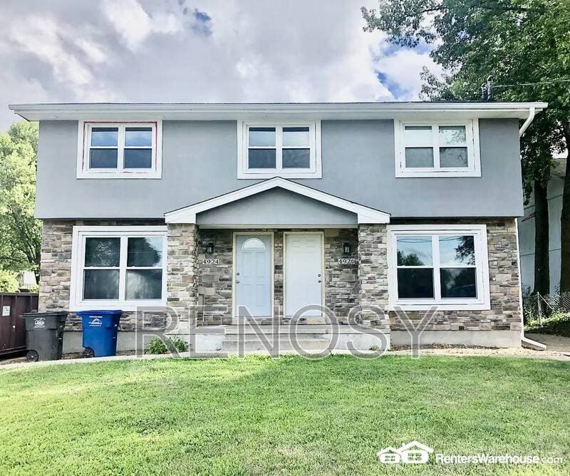 Des Moines House: 4924 Madison Ave