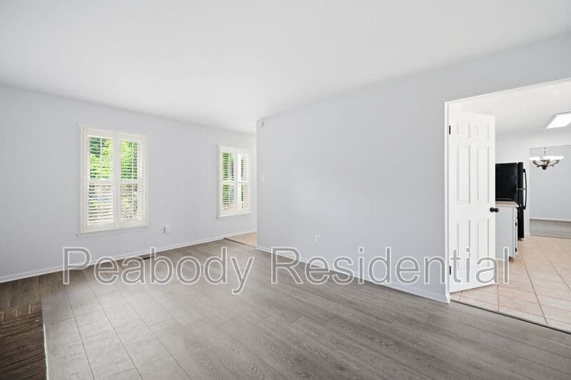 Great Falls House: 10609 Oxford Ct