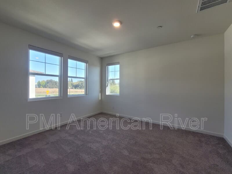 Sacramento House: 3050 River Trout Walk