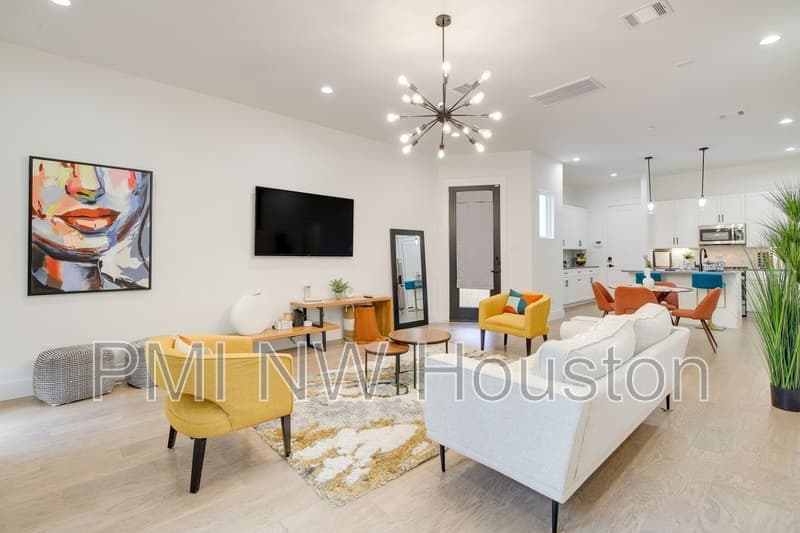 Houston House: 4706 Market St