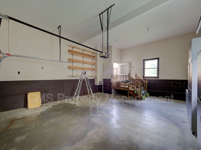 Morganville House: 17 Bauers Ln