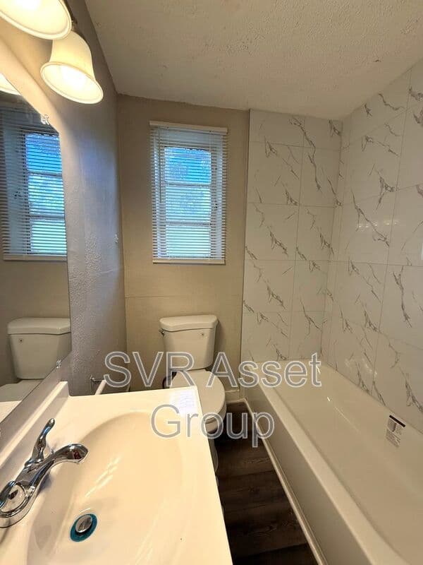 Jacksonville House: 9073 11th Ave