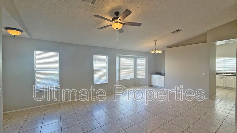 Glendale House: 3957 W Chama Dr