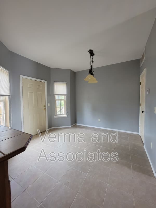 Centerton Townhome: 192 Fair St