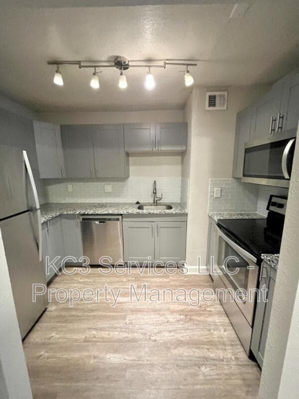 Kansas City House: 3710 Wyandotte St