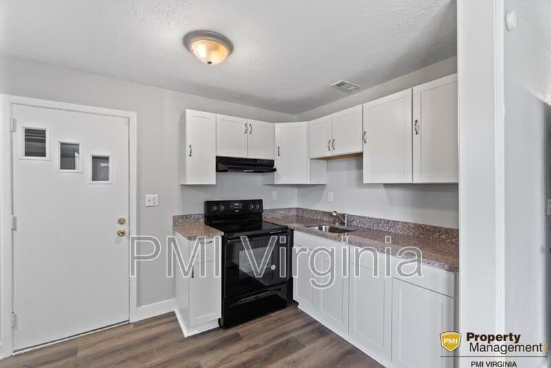 Portsmouth House: 408 Cabot Street