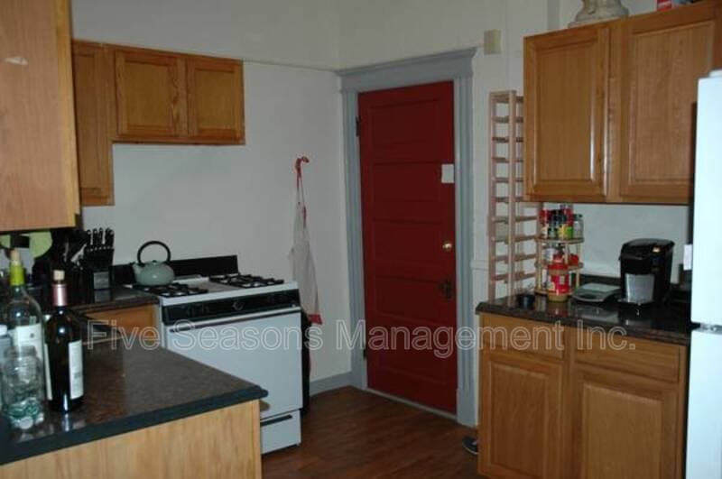 Burlington Condo: 8 Greene St - 1