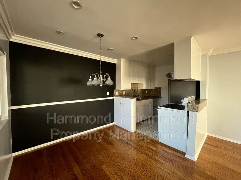 Van Nuys Condo: 5726 Woodman Ave.
