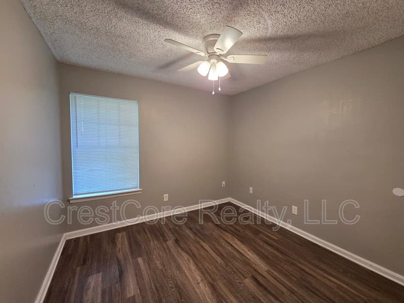 Memphis House: 3277 Valley Stream Cv