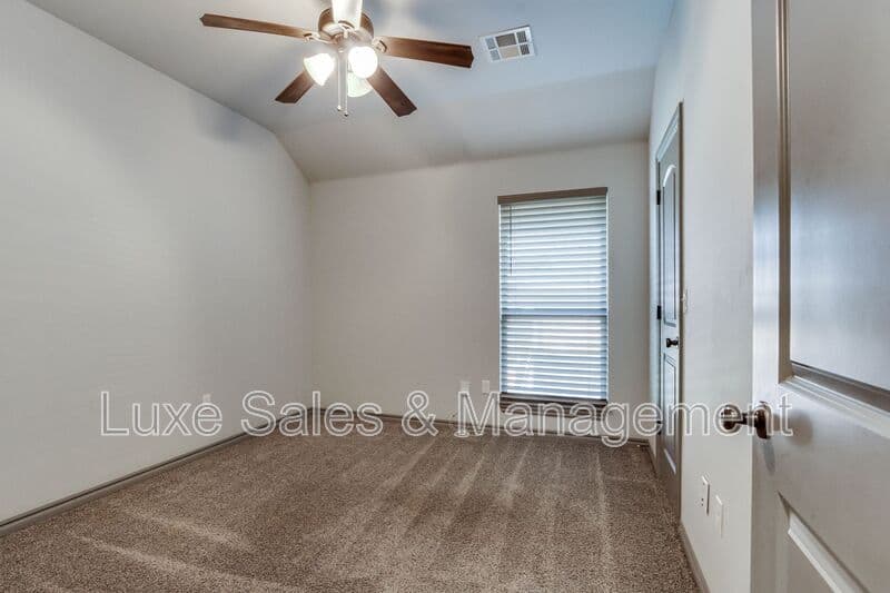 Edmond House: 6133 Oxnard St