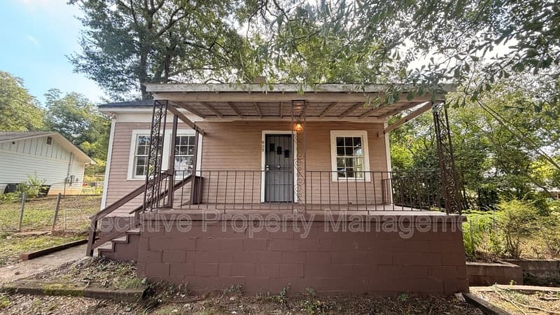 Bessemer House: 909 Exeter Avenue