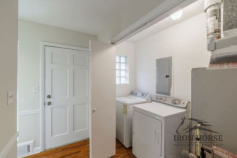 Athens House: 160 Harold Drive