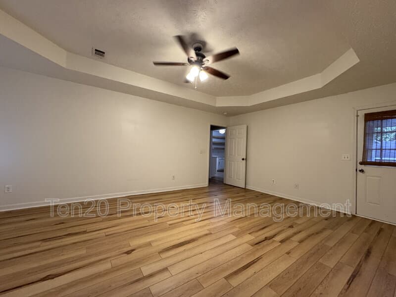 Columbus House: 6009 Creek Stone Court