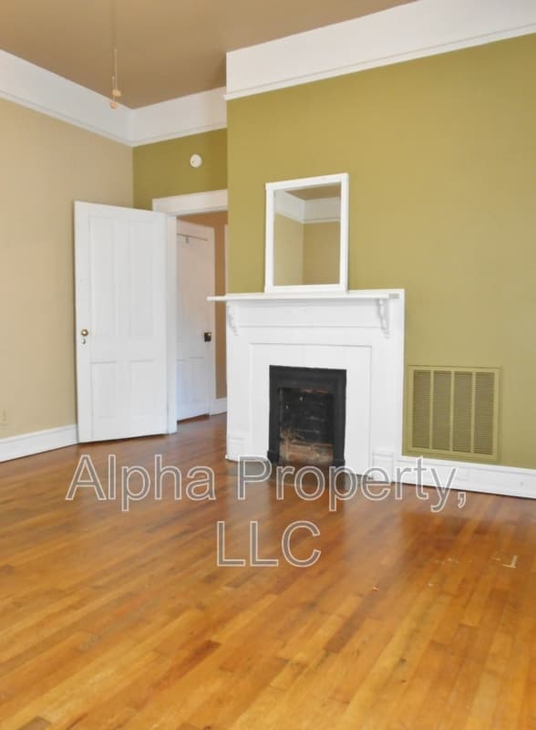 Fountain Inn House: 111 4th Street