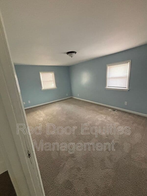 Lancaster House: 1215 North Columbus Street