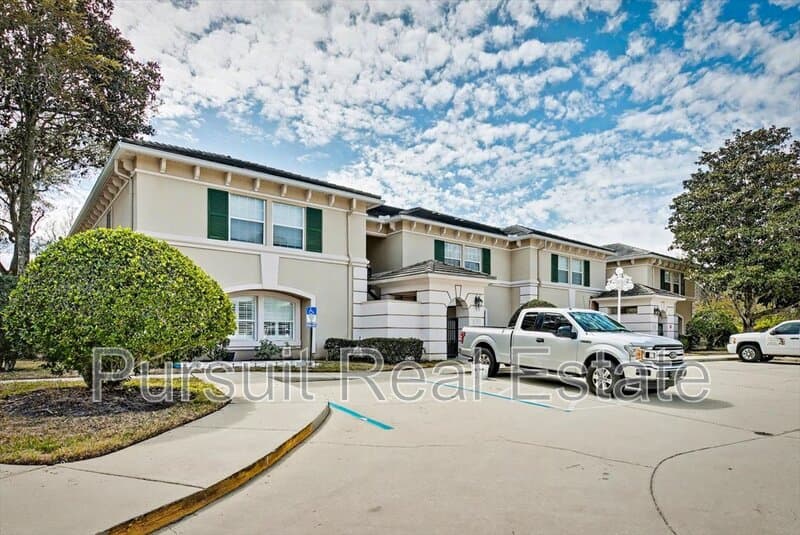 Sawgrass House: 100 Bermuda Bay Circle #104