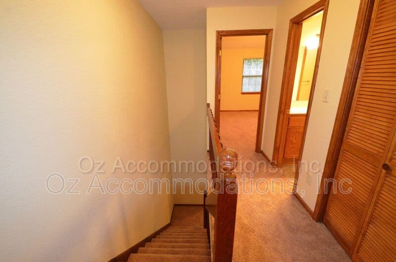 Lee's Summit Townhome: 313 NE Timbercreek Dr.