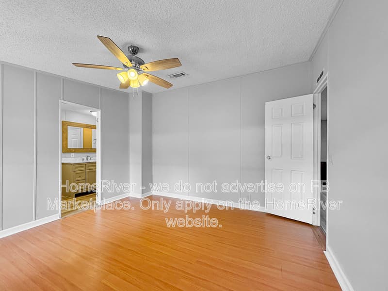 Jacksonville House: 7531 Covewood Dr