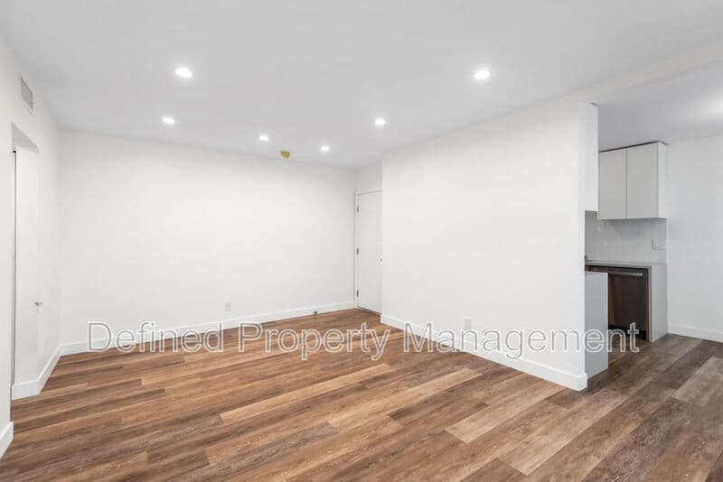 Los Angeles Condo: 1563 Gordon Street