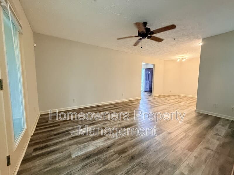 Fayetteville House: 325 Waterdown Dr