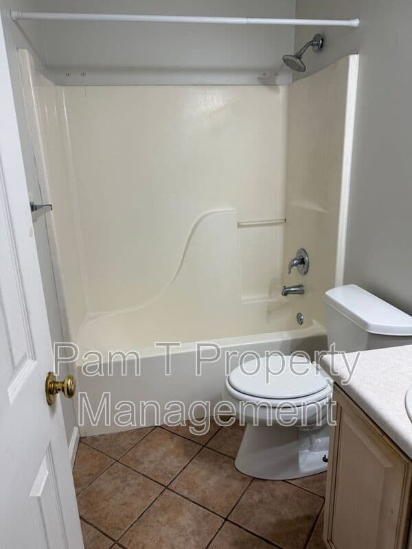 Savannah Condo: 211 Edgewater Rd